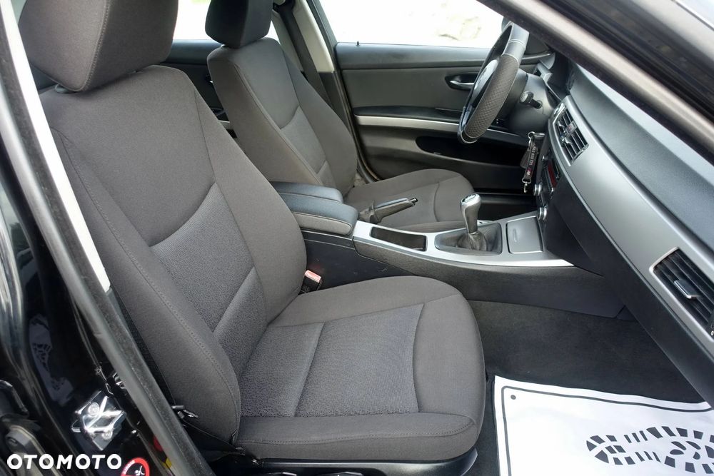 BMW Seria 3 318i Edition Sport - 12