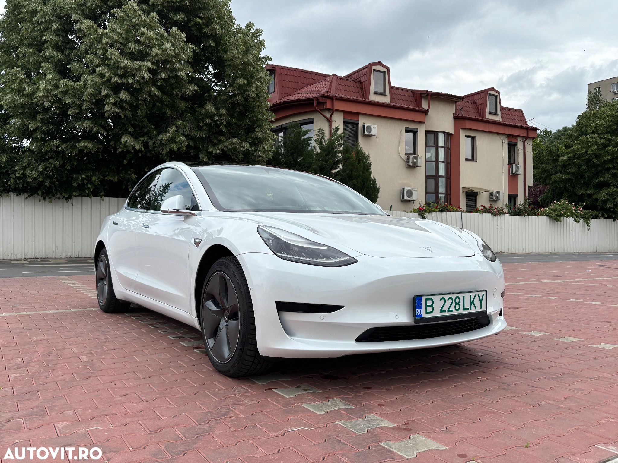 Tesla Model 3 - 1
