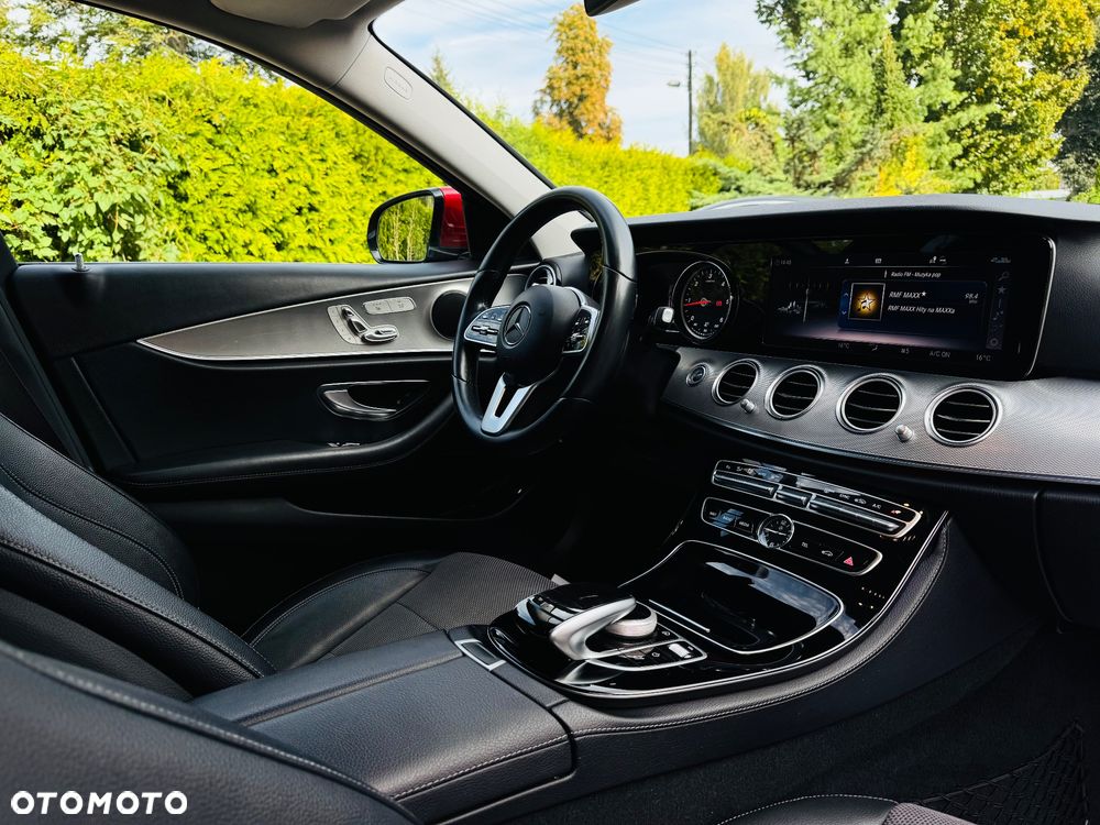 Mercedes-Benz Klasa E 220 d T 9G-TRONIC Exclusive - 23