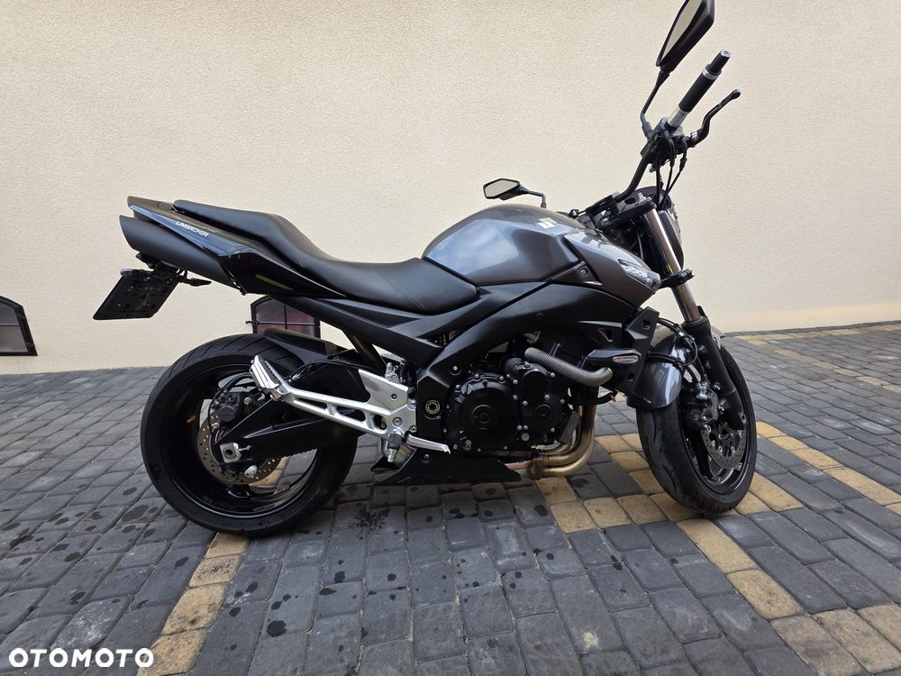 Suzuki GSR - 1