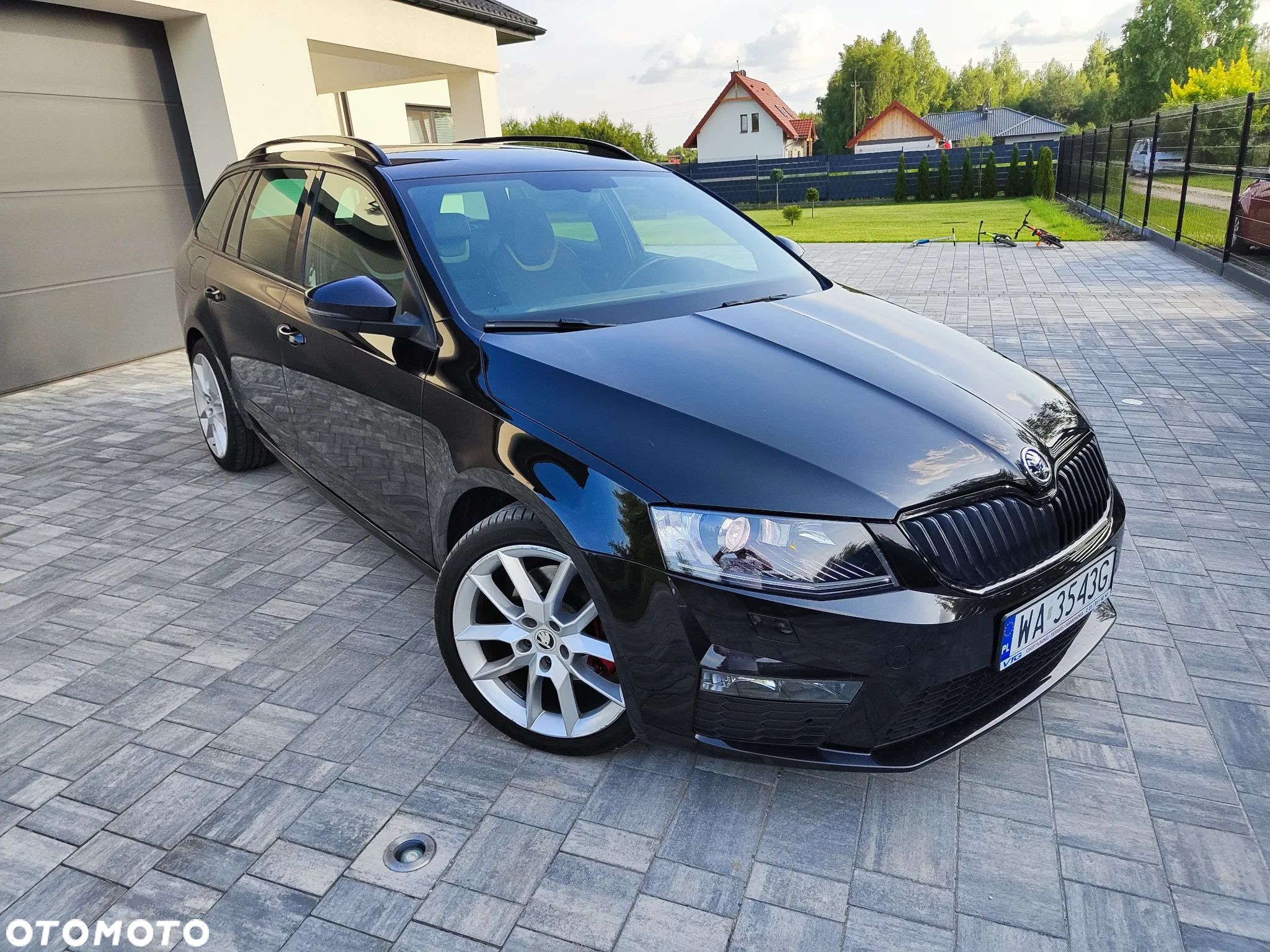 Skoda Octavia Combi 2.0 TDI DSG RS - 1