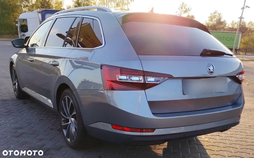 Skoda Superb 2.0 TDI 4x4 L&K DSG - 4