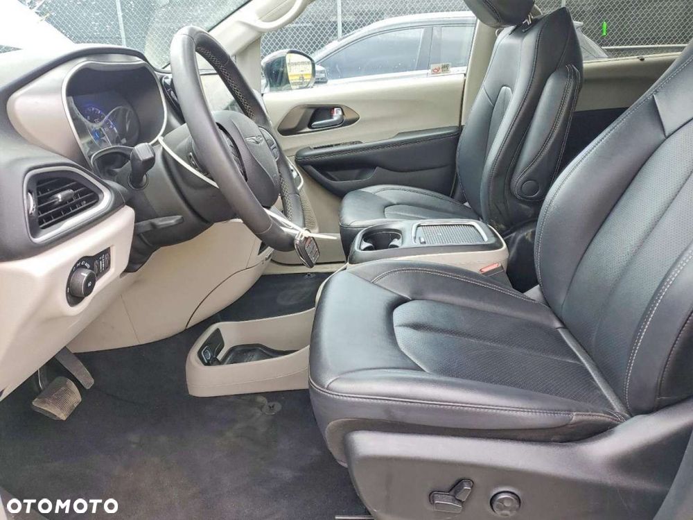 Chrysler Pacifica - 10