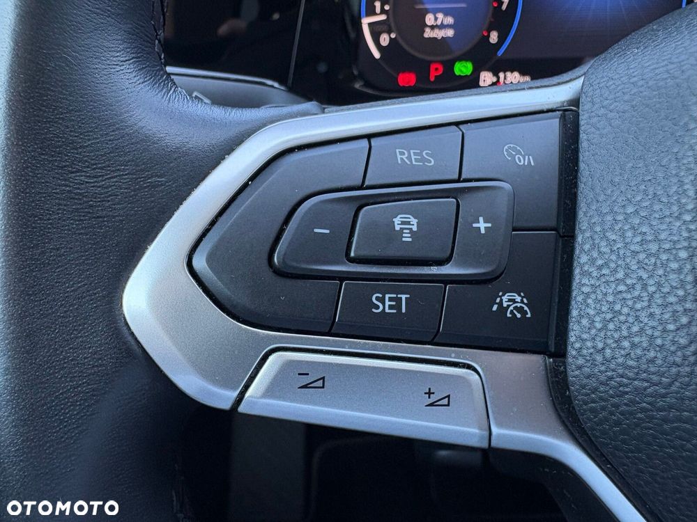 Volkswagen Golf 1.5 eTSI EVO Style DSG - 24