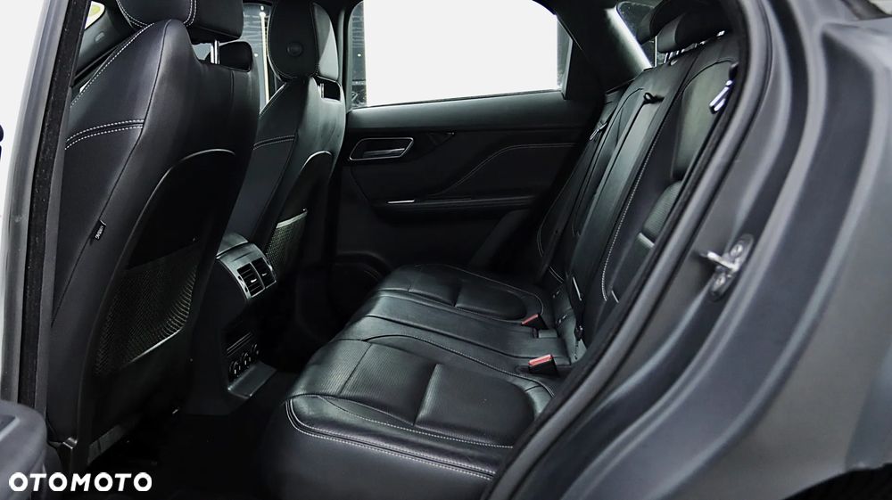 Jaguar F-Pace 20d AWD R-Sport - 22