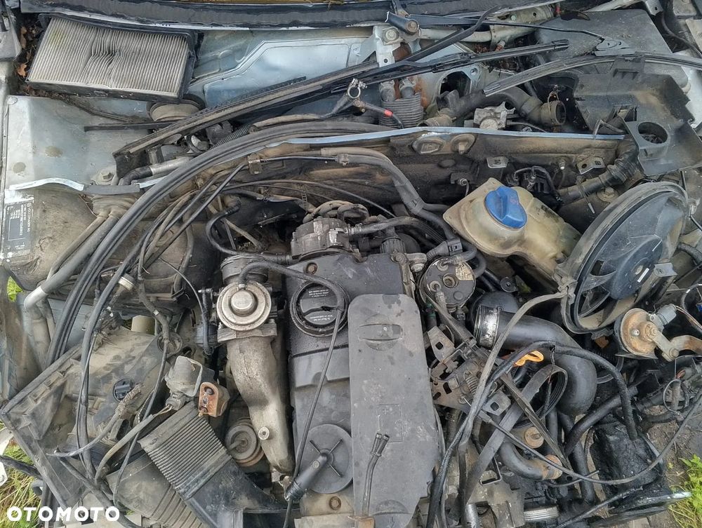 Volkswagen Passat B5 FL (00-05r.) 1.9 TDI 130KM. Silnik AVF Skrzynia ELN lakier LB5S.Cały na części. GWARANCJA !!!  Przód Tył Zestaw Komplet Drzwi Klapa Zderzak Błotnik Maska Grill Atrapa Szyba Pas Lampa Lusterko Boczki Fotel Kanapa Kokpit Deska Rozdzielcza Przełącznik Włącznik Sterownik Przewody Wiązka Instalacja Moduł Komputer Czujnik Listwa Pompa Alternator Wtryski Głowica Rozrusznik Kompresor Sprzęgło Dwumas Silnik Skrzynia ABS Klimatyzacji Paliwa Wspomagania Kolektor Turbina Przepustnica Zawór Chłodnica Koło Hak Belka Sanki Zawieszenie Mcpherson Półoś Amortyzator Wydech Tłumik Zacisk Most - 5