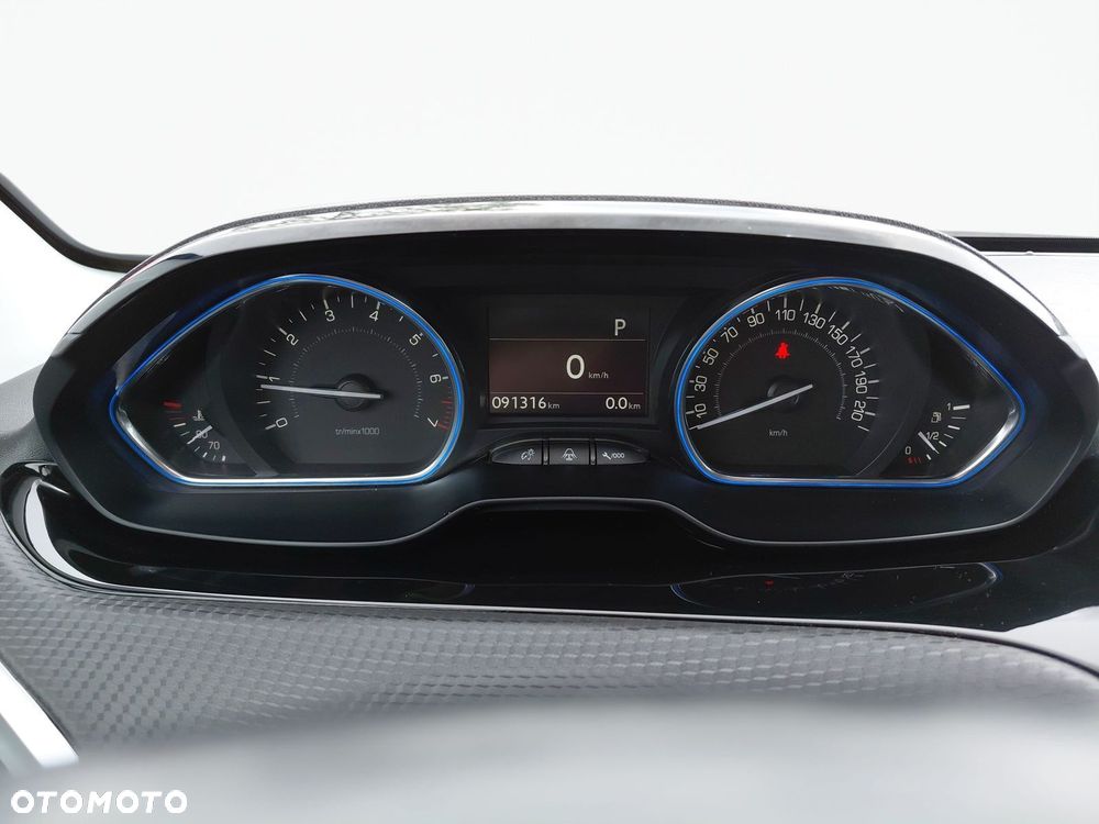 Peugeot 2008 1.2 Pure Tech GPF Allure S&S EAT6 - 10