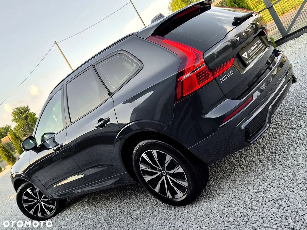Volvo XC 60 B4 D Plus Dark - 34