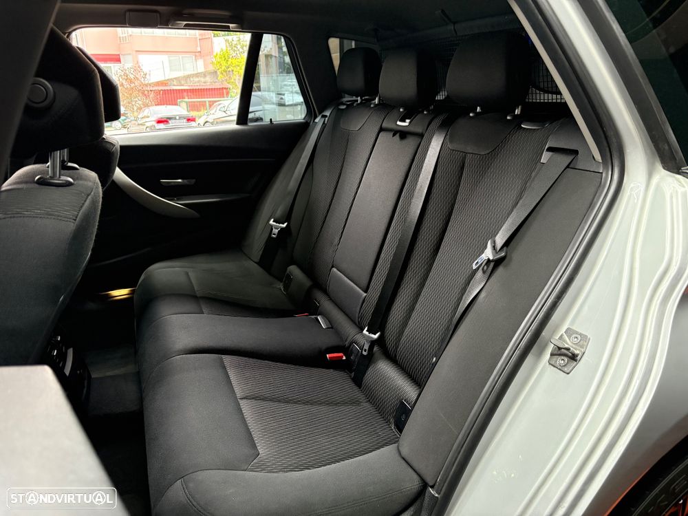 BMW 320 d Touring Aut. Sport Line - 38