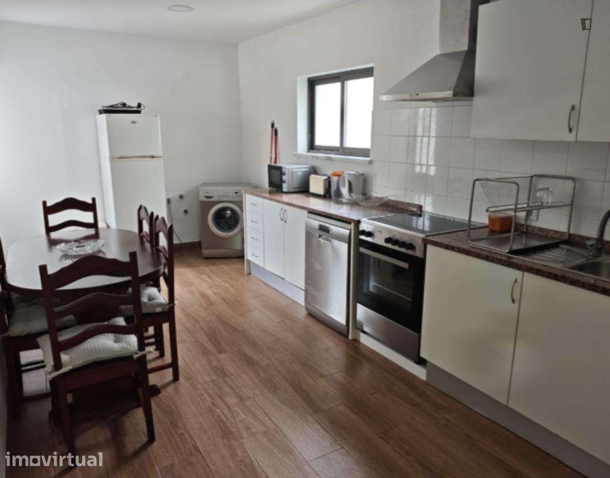Quarto - localizado em Coimbra - Grande imagem: 2/5