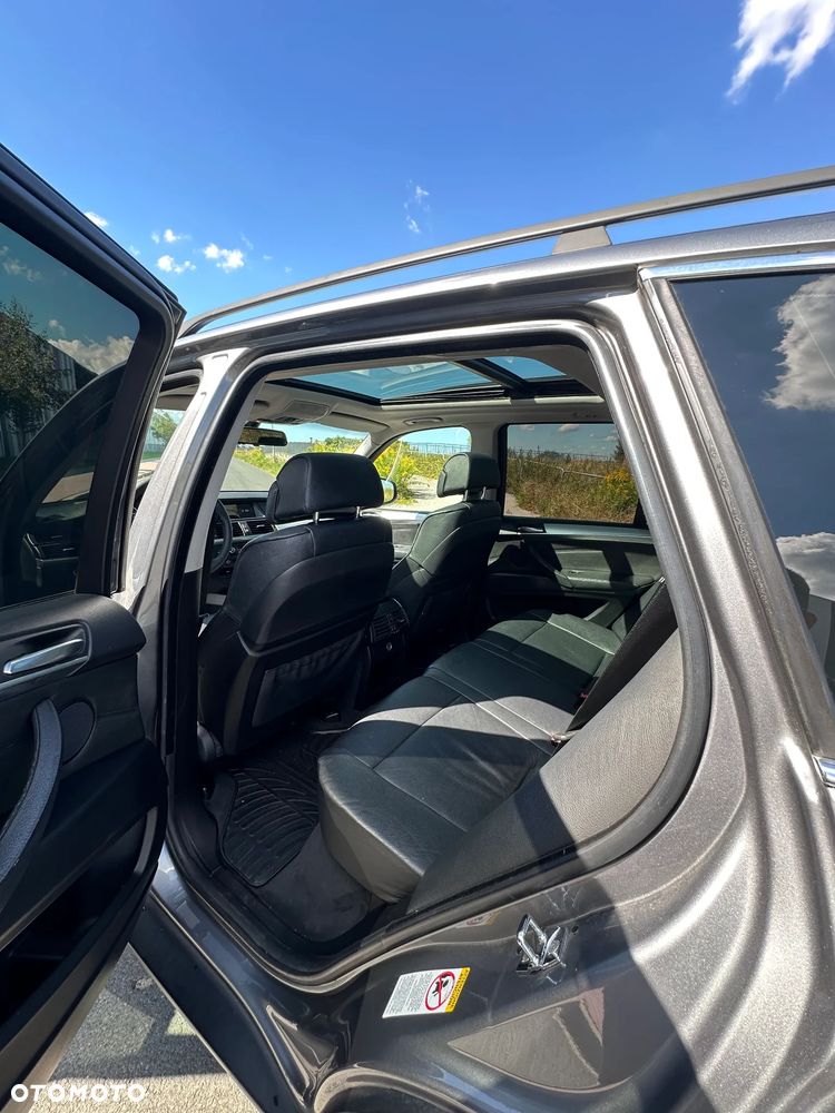 BMW X5 4.8i xDrive - 16