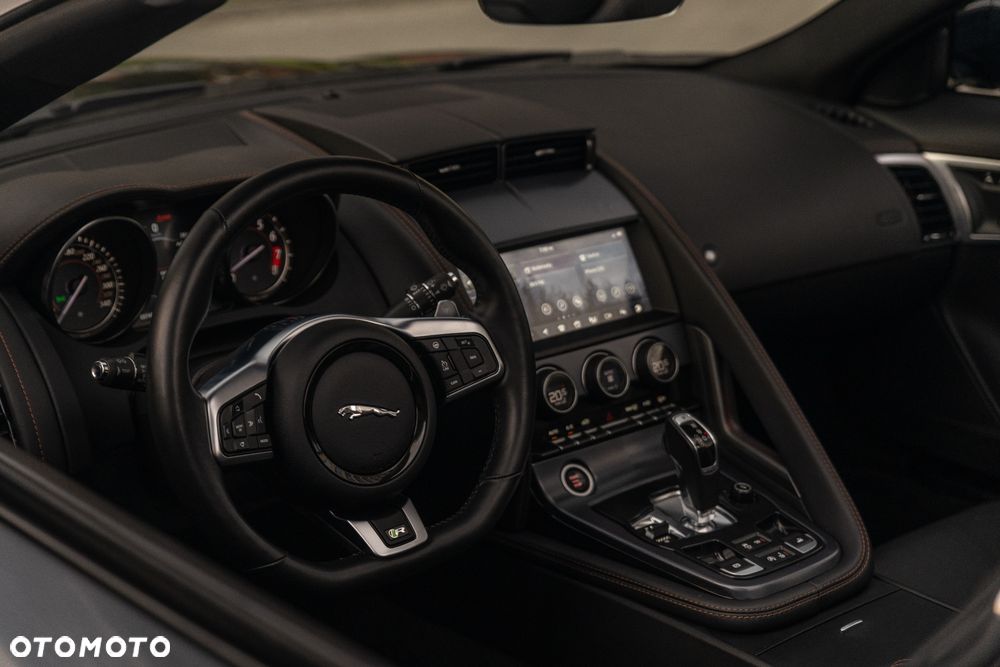Jaguar F-Type R AWD - 24