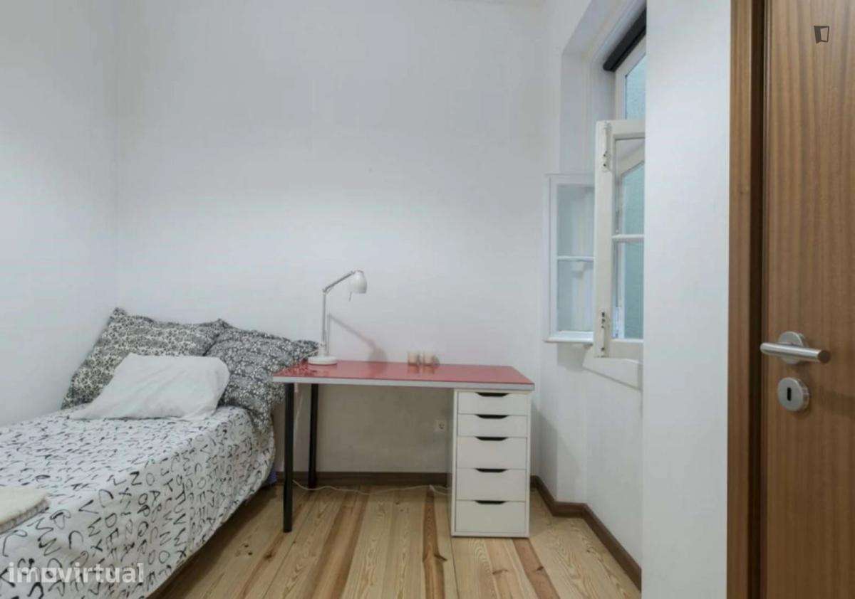 Quarto - localizado em Sete Rios Lisbon - Grande imagem: 2/14