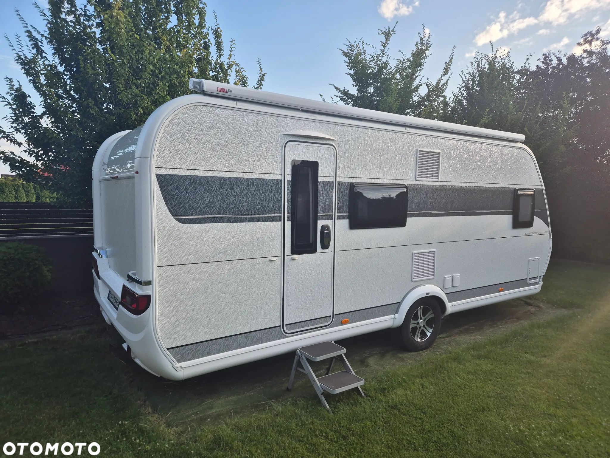 Hobby 560 KMFe Excellent Edition instalacja off-grid 230V Duo-Control - 1