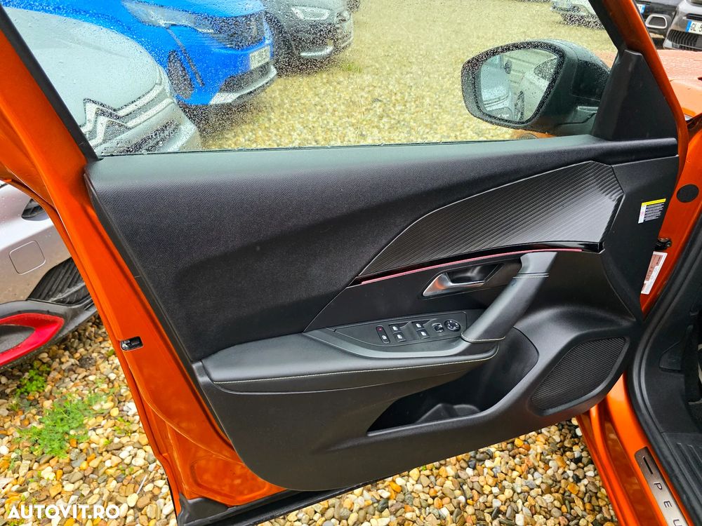 Peugeot 2008 PureTech 130 EAT8 GT - 20