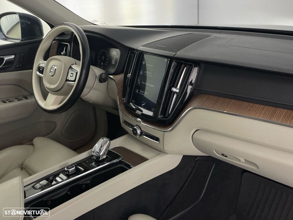 Volvo XC 60 2.0 T8 PHEV Inscription AWD - 24