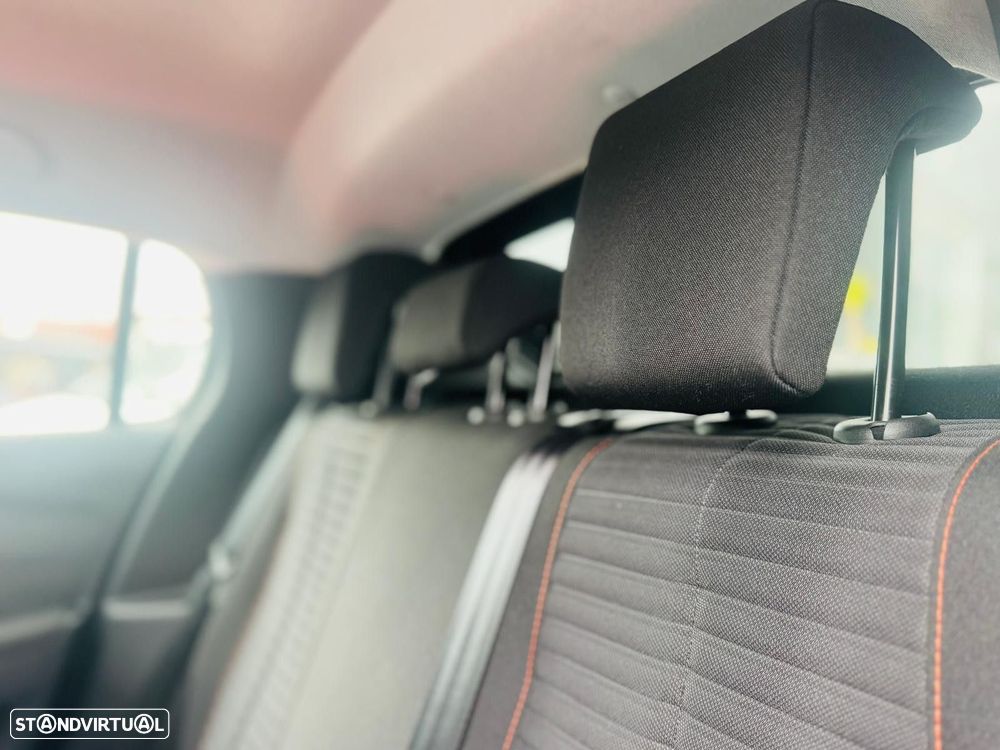 Peugeot 208 1.2 PureTech SE Style - 33