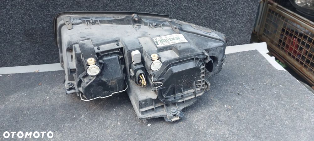 .  PRZOD PRZEDNIA LAMPA PRAWA AUDI A4 B6 - 4