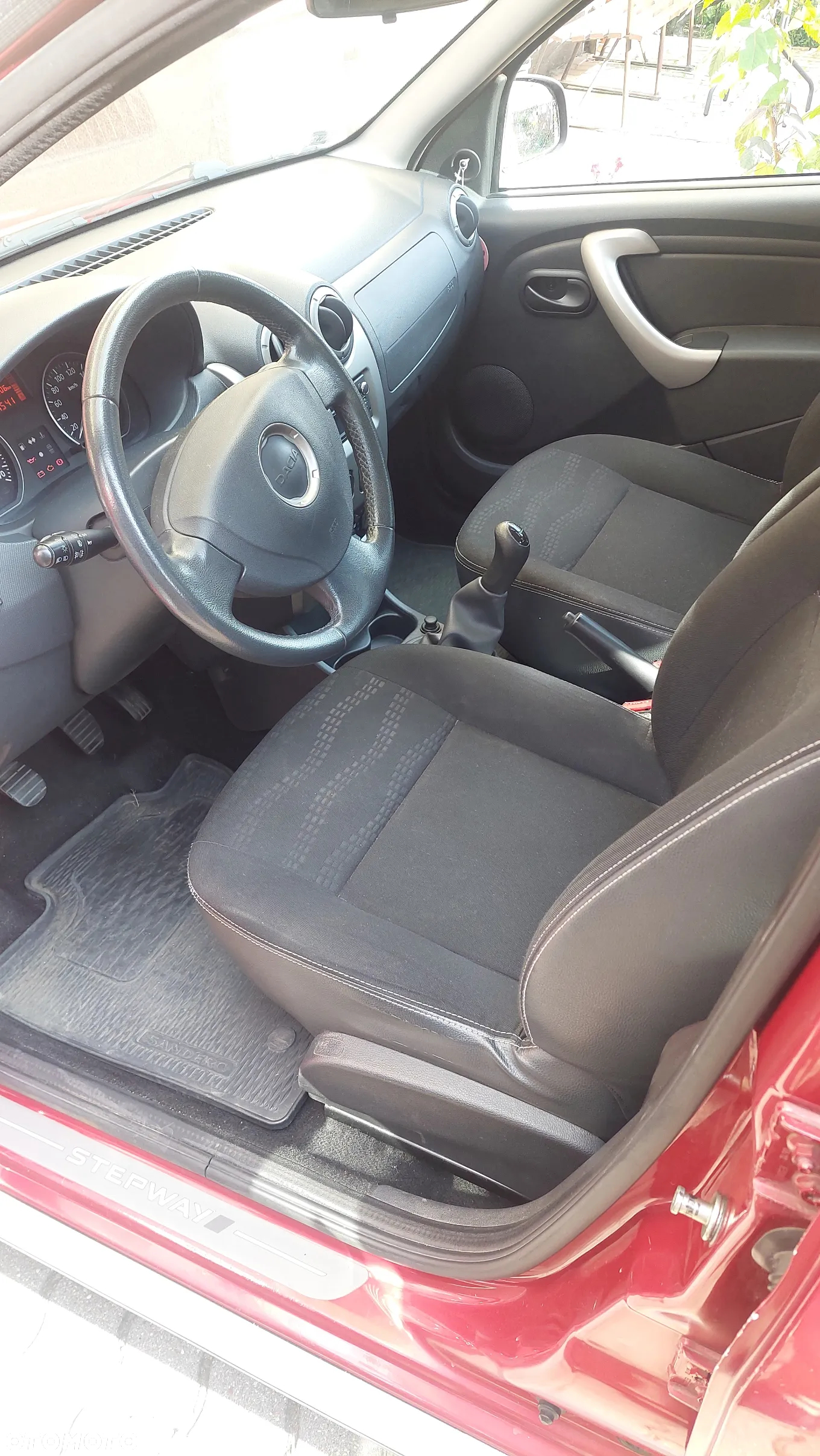 Dacia Sandero Stepway 1.6 - 9