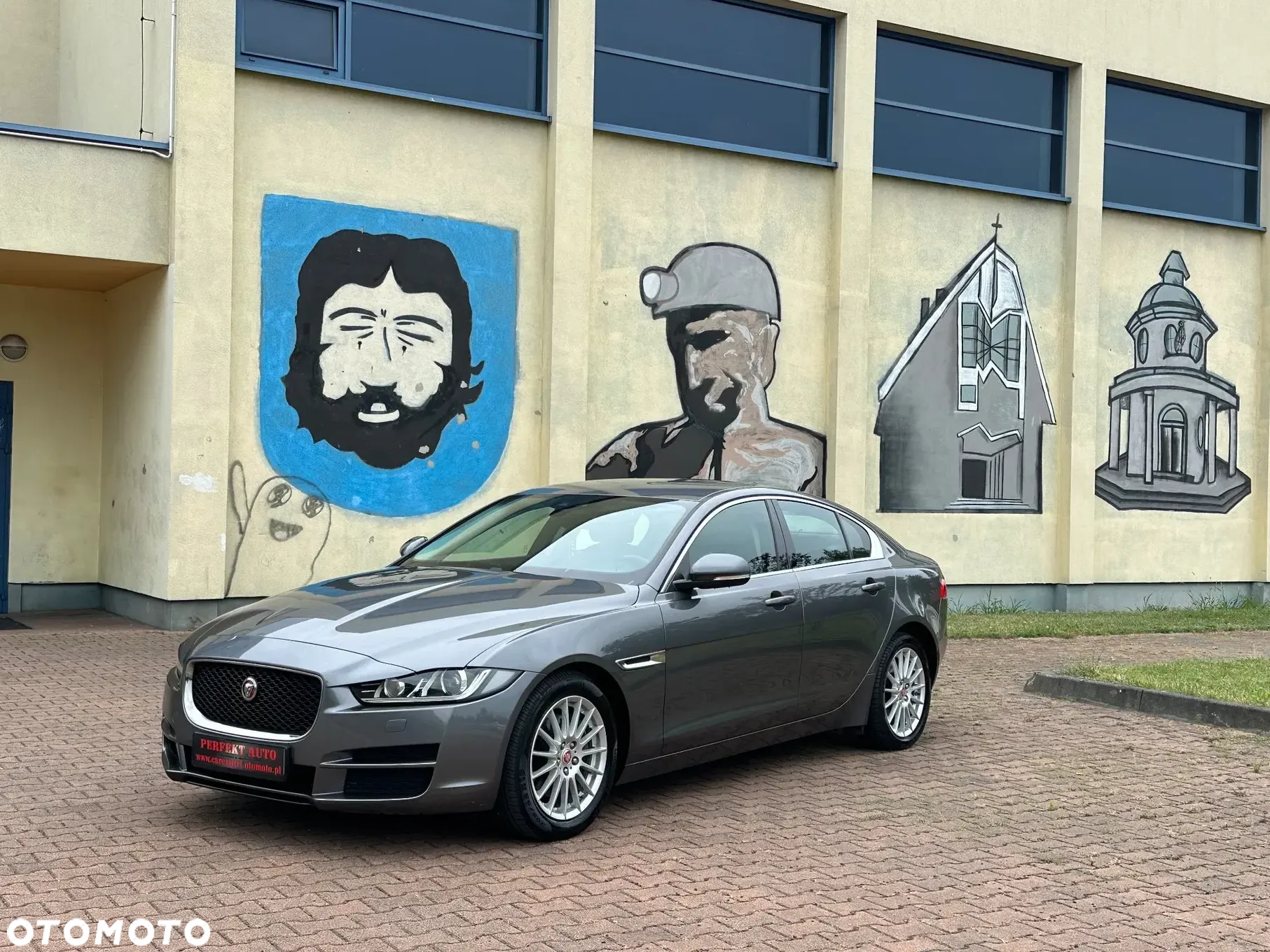 Jaguar XE - 4