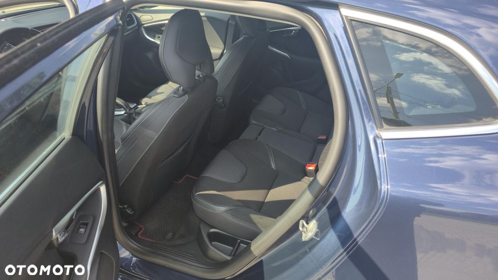 Volvo V40 D4 Drive-E Momentum - 13