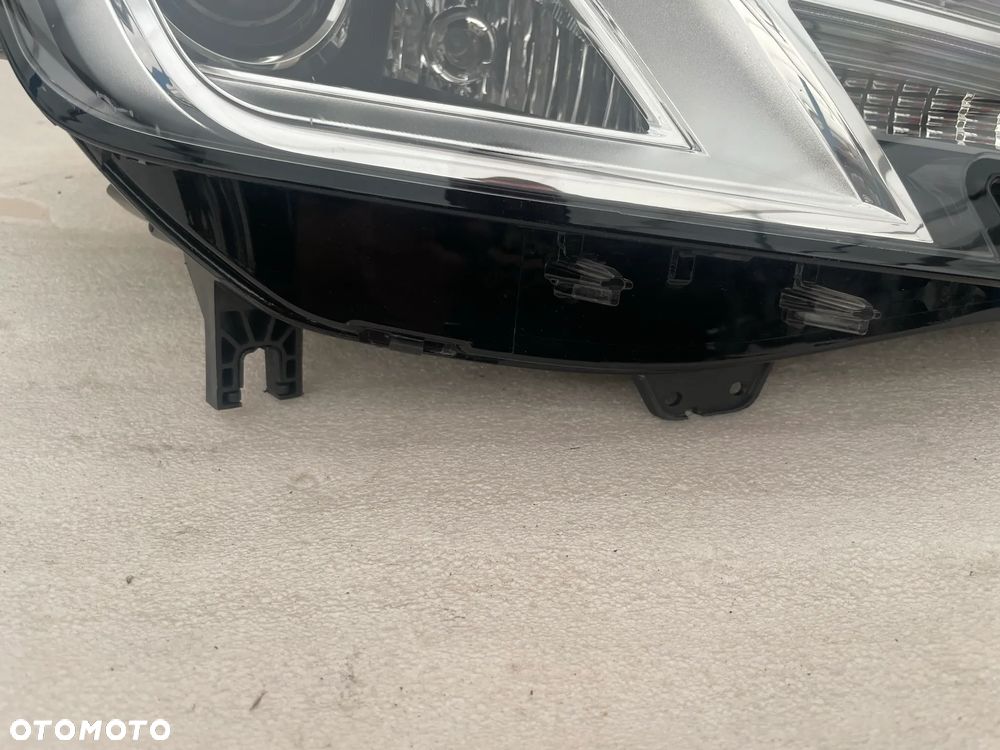 Audi A4 B9 reflektor xenon prawy nowy oryginał 8W0941006 - 4