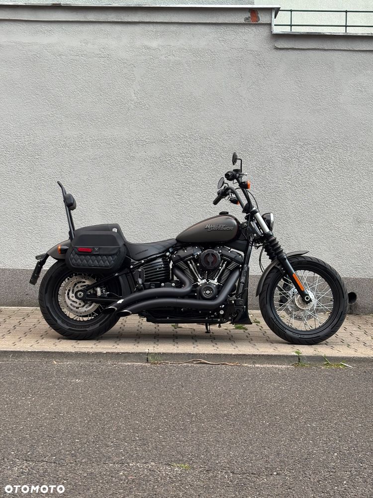 Harley-Davidson Softail Street Bob - 2
