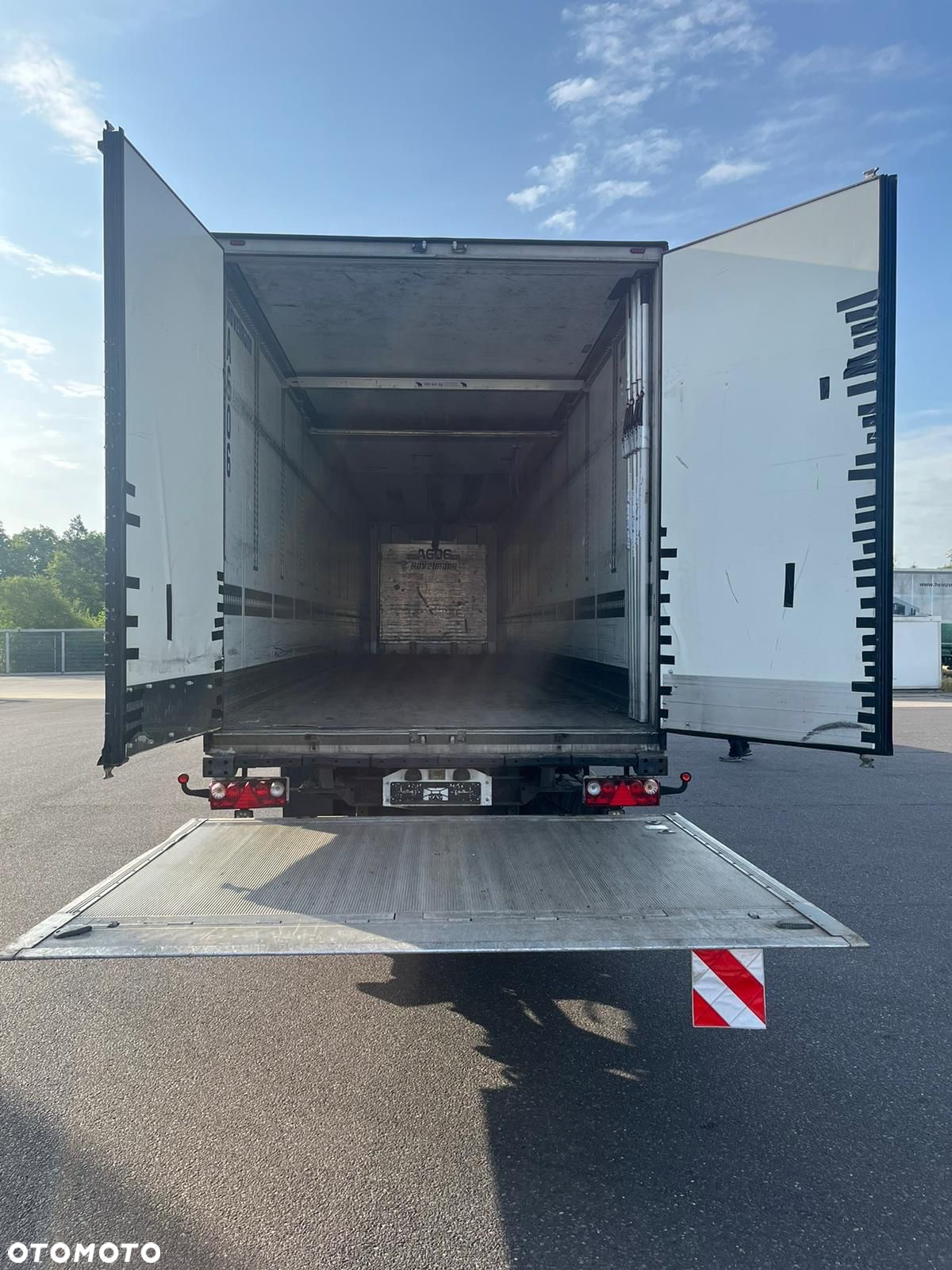 Schmitz Cargobull CARRIER MAXIMA 1300 / WINDA / DOPPEL STOCK / ŚCIANA GRODZIOWA / BELKI / PODNOSZONA OŚ / z Niemiec / TOP STAN 2011/ CARRIER CHŁODNIA CHLODNIA LODÓWKA PODWÓJNY ZAŁADUNEK PIĘTROWA - 8