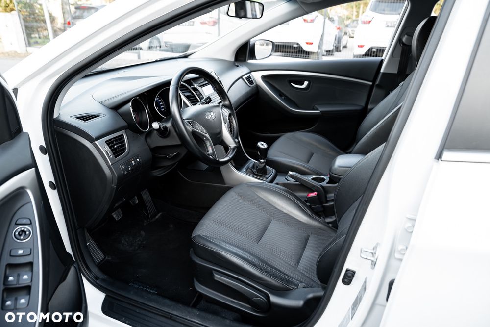 Hyundai i30 i30cw 1.6 Trend - 17