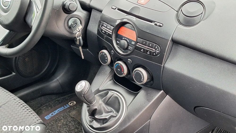 Mazda 2 - 15