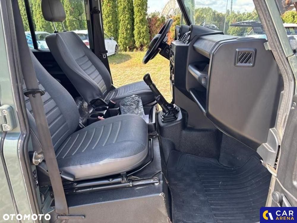Land Rover Defender - 29