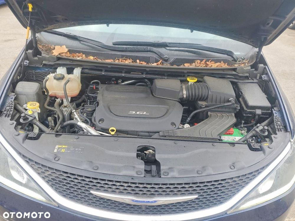 Chrysler Pacifica - 12