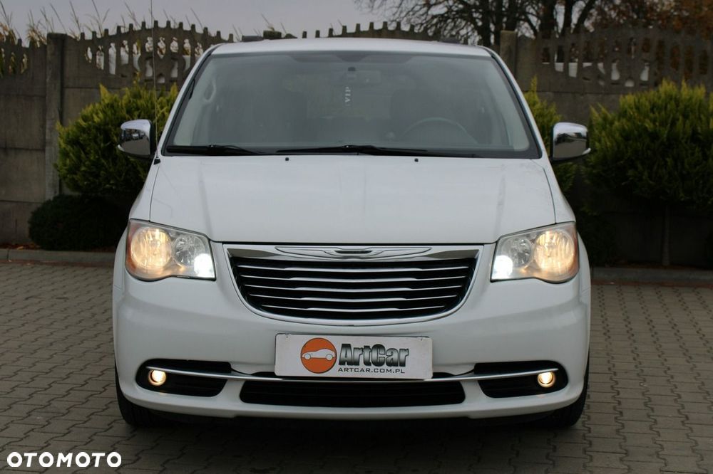 Chrysler Town & Country - 9