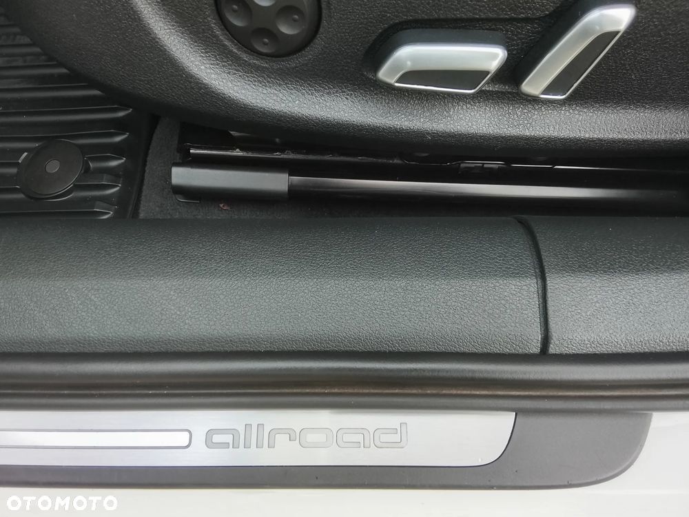 Audi A6 Allroad - 32