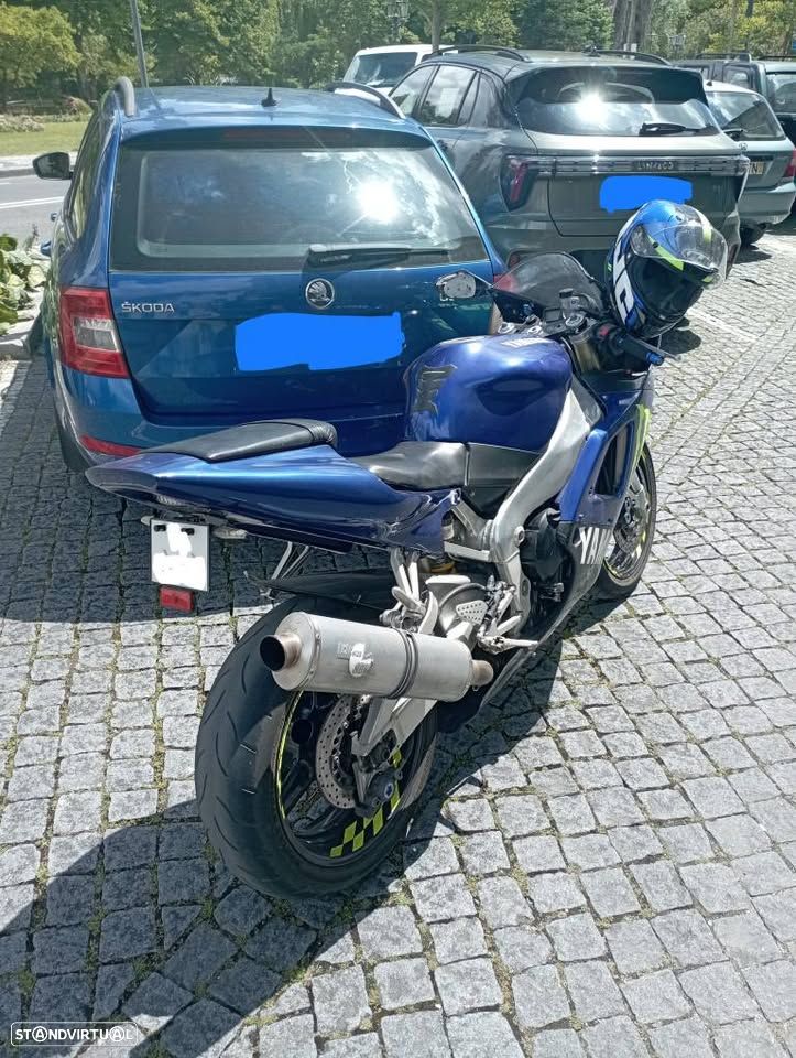 Yamaha YZF R1 - 3