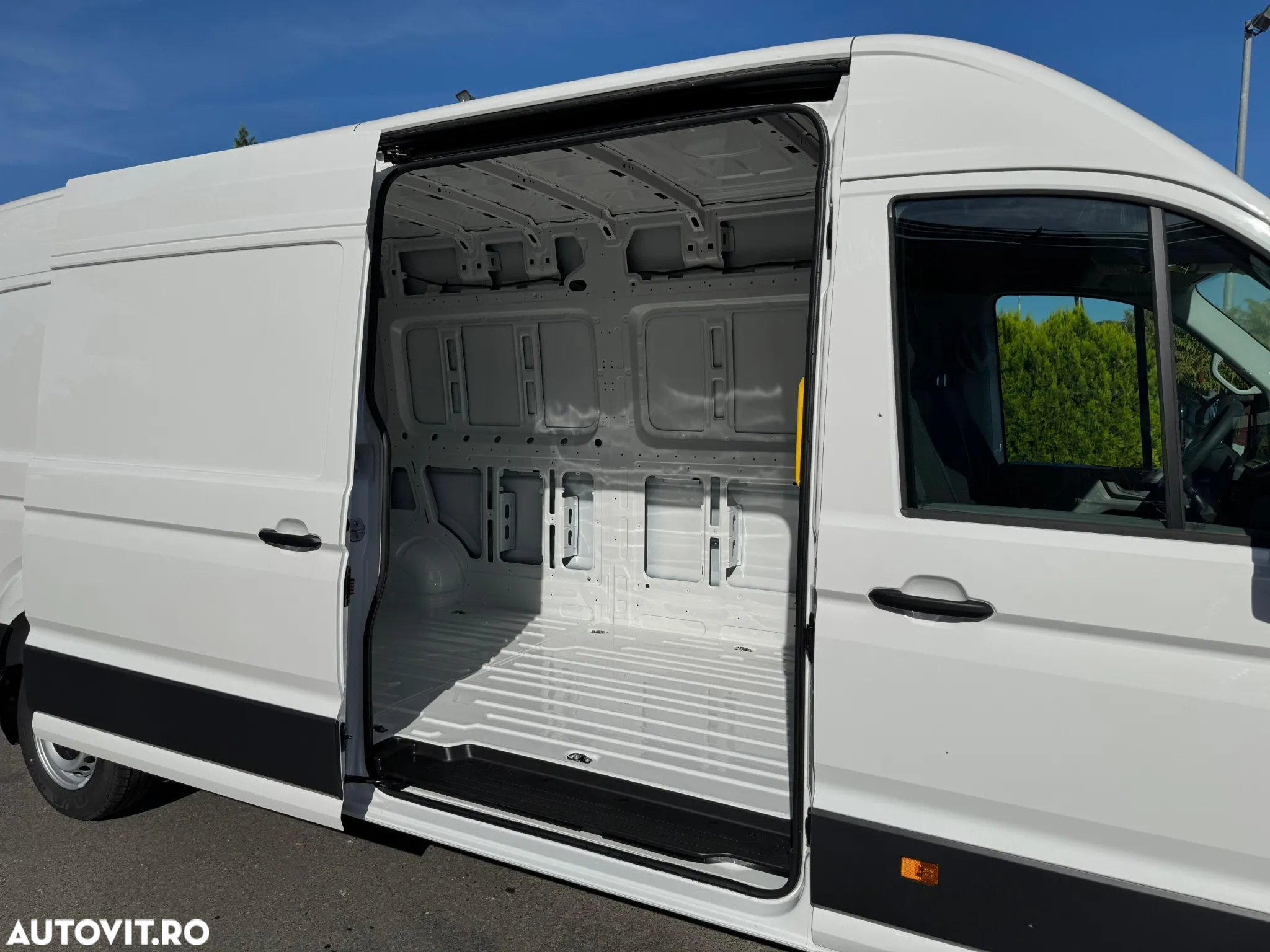 Volkswagen Crafter 3.5 Furgon L4H3 140CP - 10
