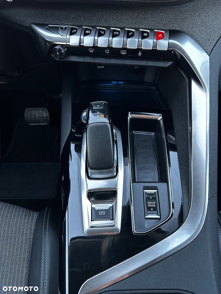 Peugeot 3008 225 e-EAT8 Allure Pack - 31