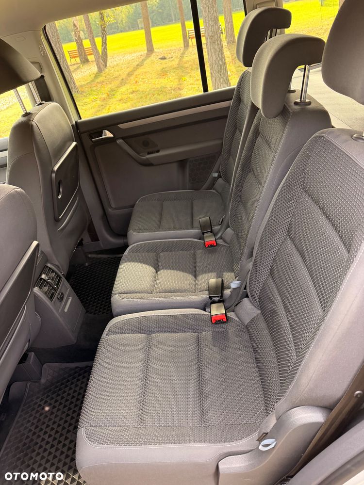 Volkswagen Touran - 14