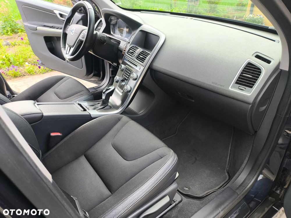 Volvo XC 60 D3 Drive-E Momentum - 16