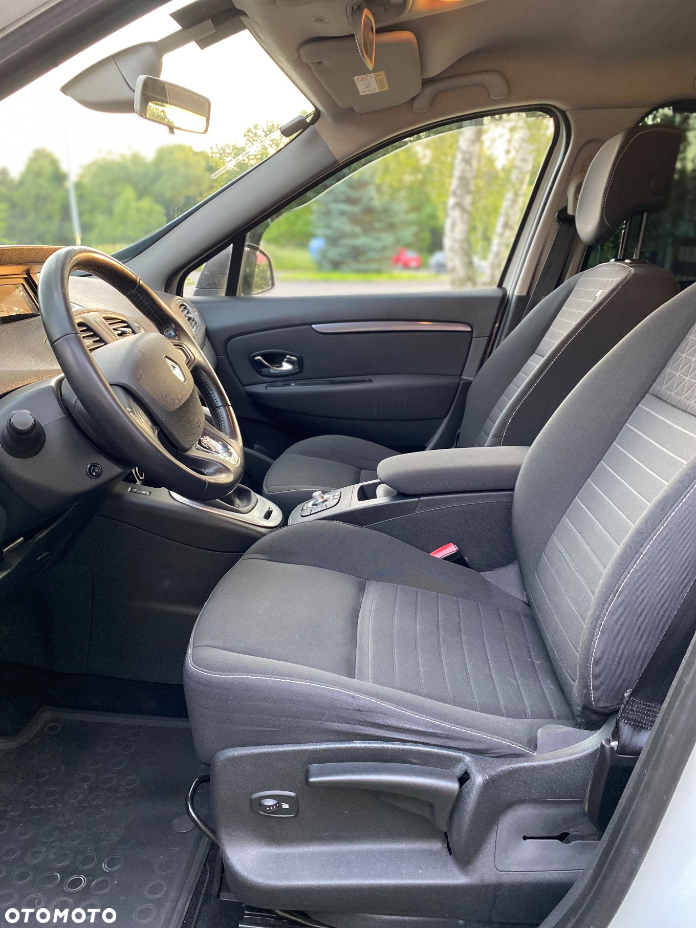 Renault Grand Scenic dCi 110 EDC LIMITED - 8
