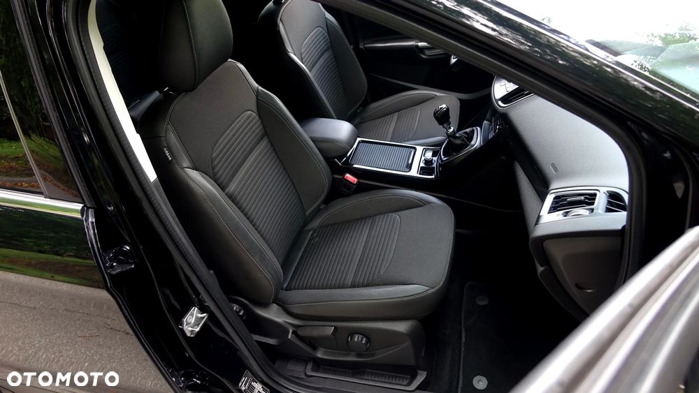 Ford Kuga 1.5 EcoBoost 2x4 Titanium - 13