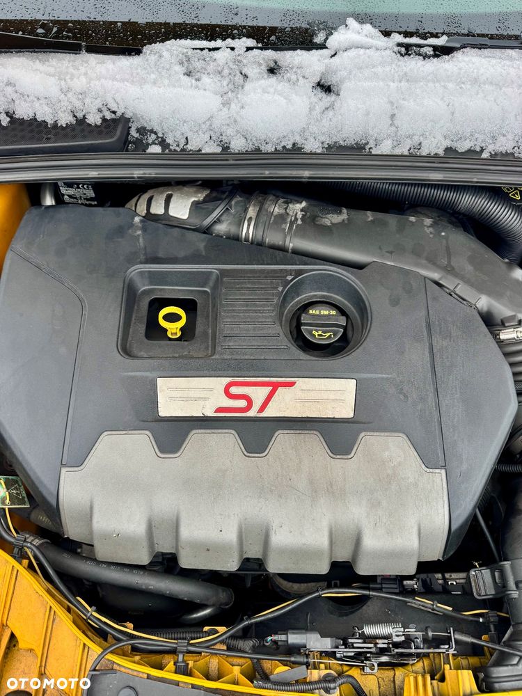 Ford Focus ver-2-0-ecoboost-st - 25