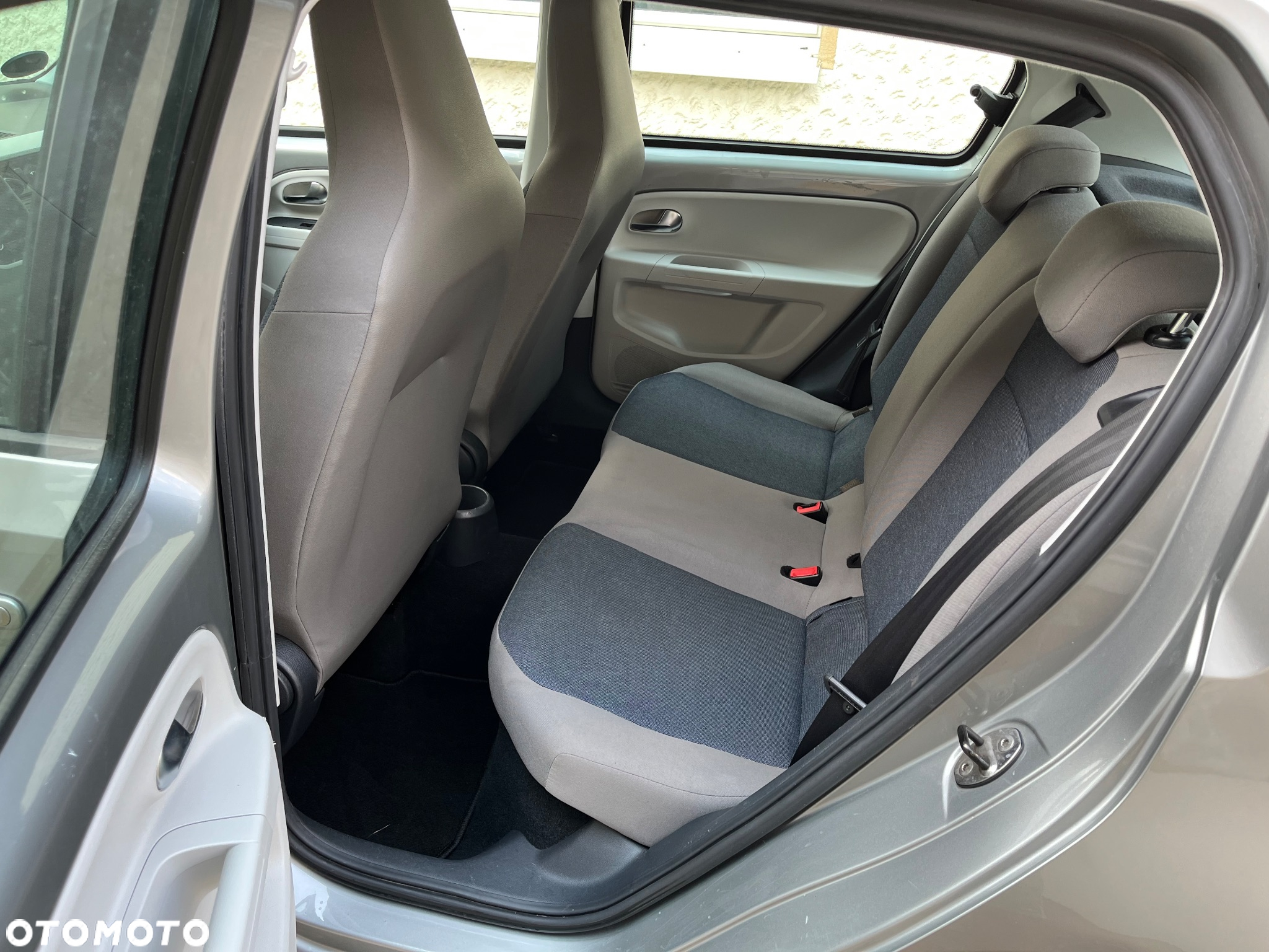 Volkswagen up! (BlueMotion Technology) ASG move - 8