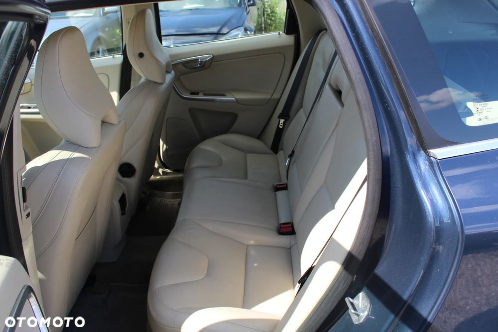 Volvo XC 60 D4 AWD R-Design Summum - 28