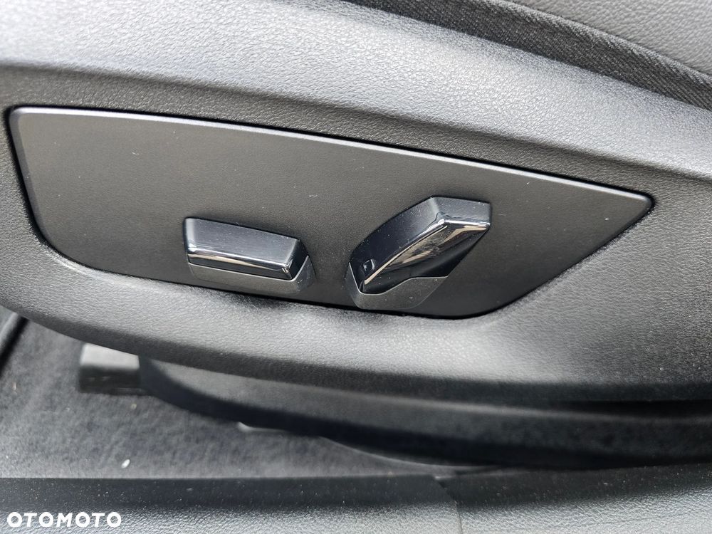 BMW Seria 5 530i xDrive mHEV Luxury Line - 25