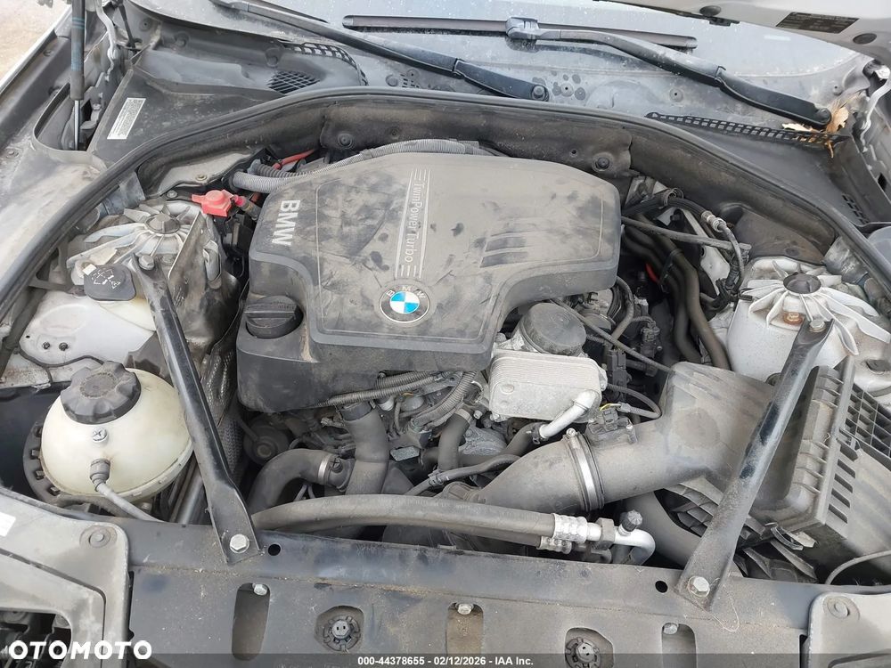 BMW Seria 5 528i xDrive - 23