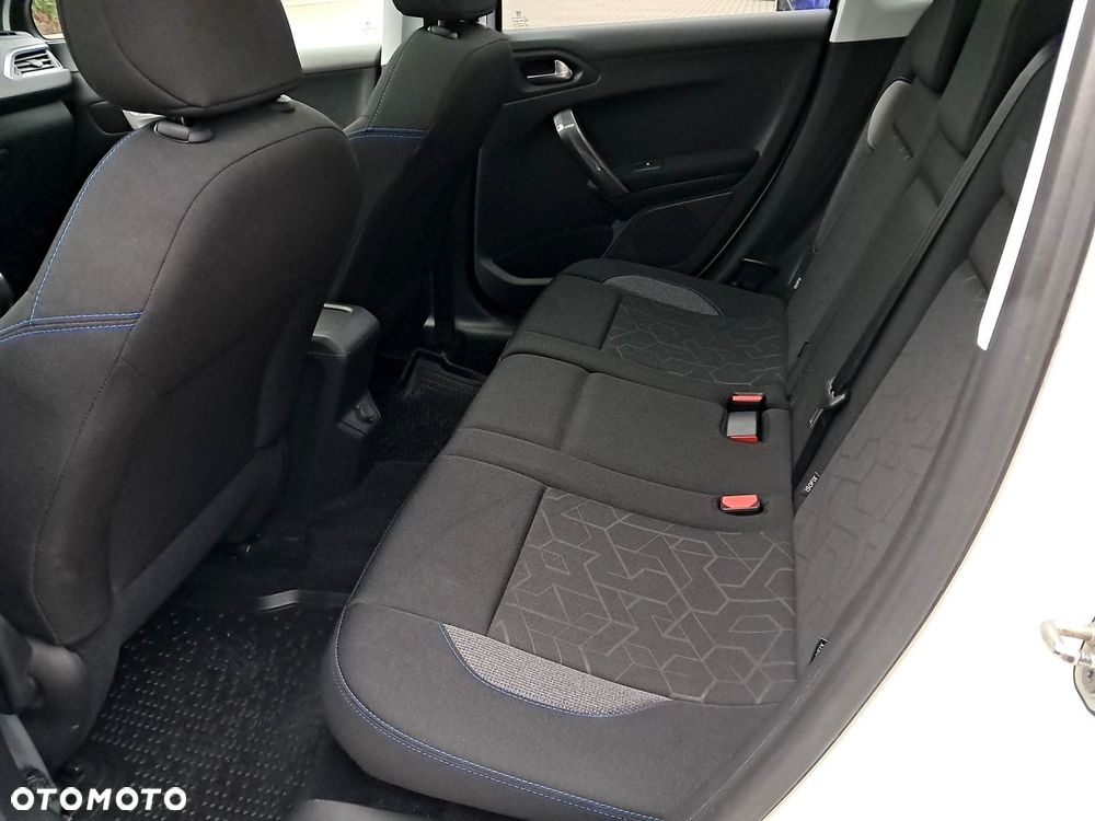 Peugeot 2008 1.2 Pure Tech Style S&S - 10