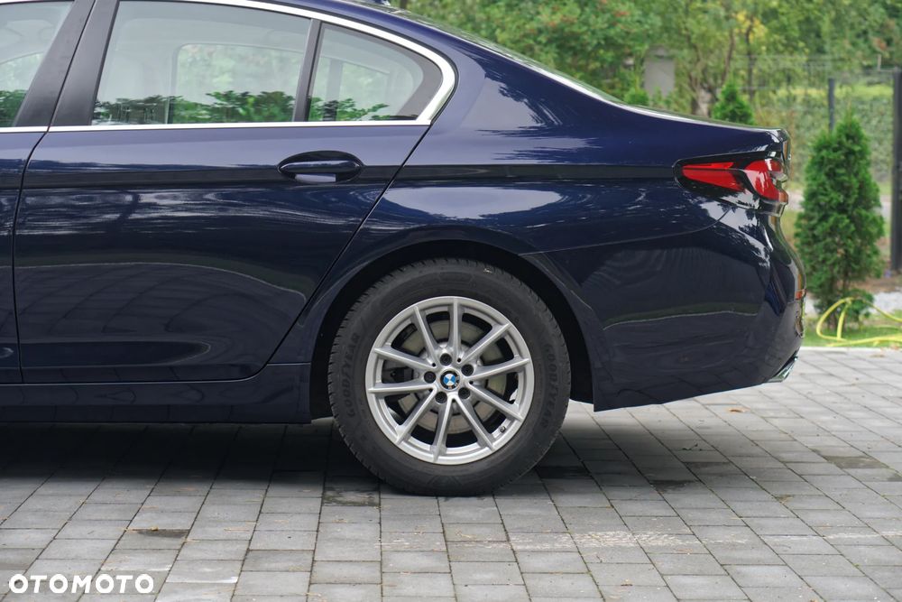 BMW Seria 5 520d xDrive MHEV - 10