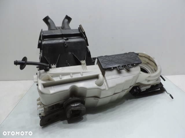 NAGRZEWNICA OBUDOWA VOLVO V70 II - 7