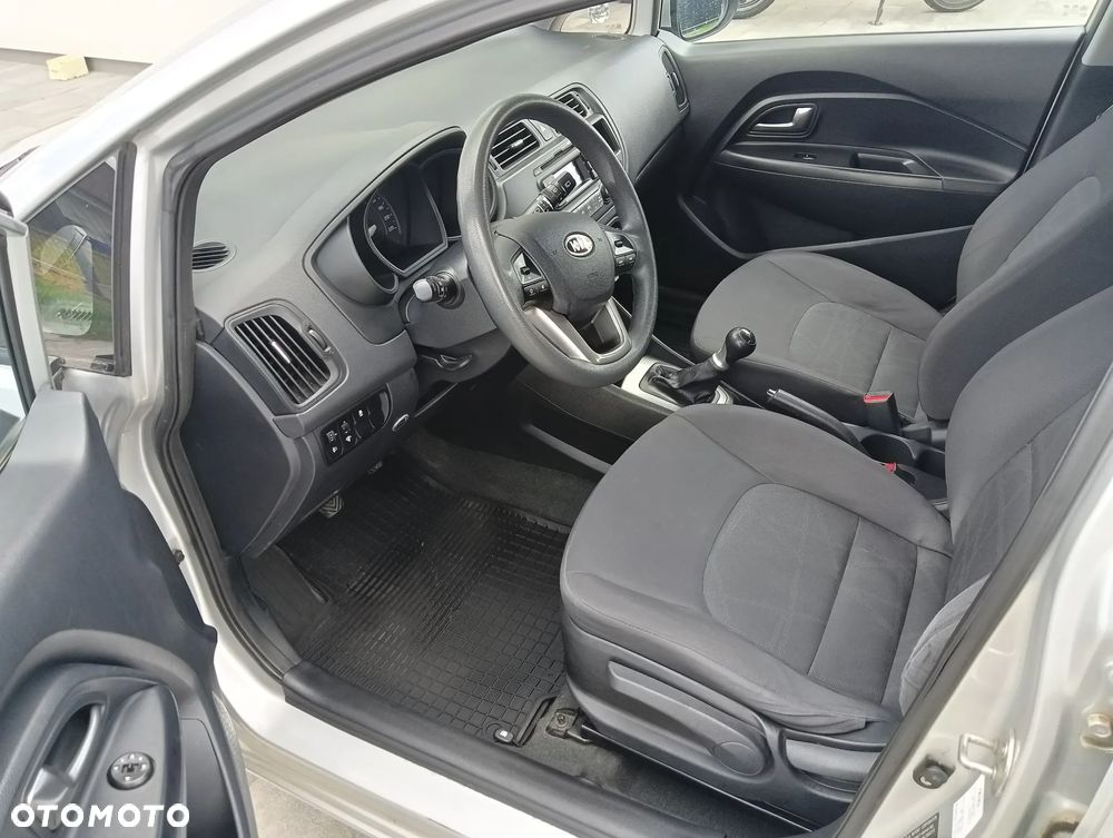 Kia Rio - 10